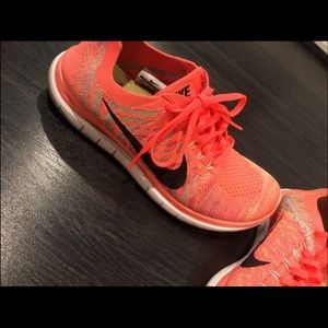 NIKE Fly Knit WOMENS SIZE 8.5